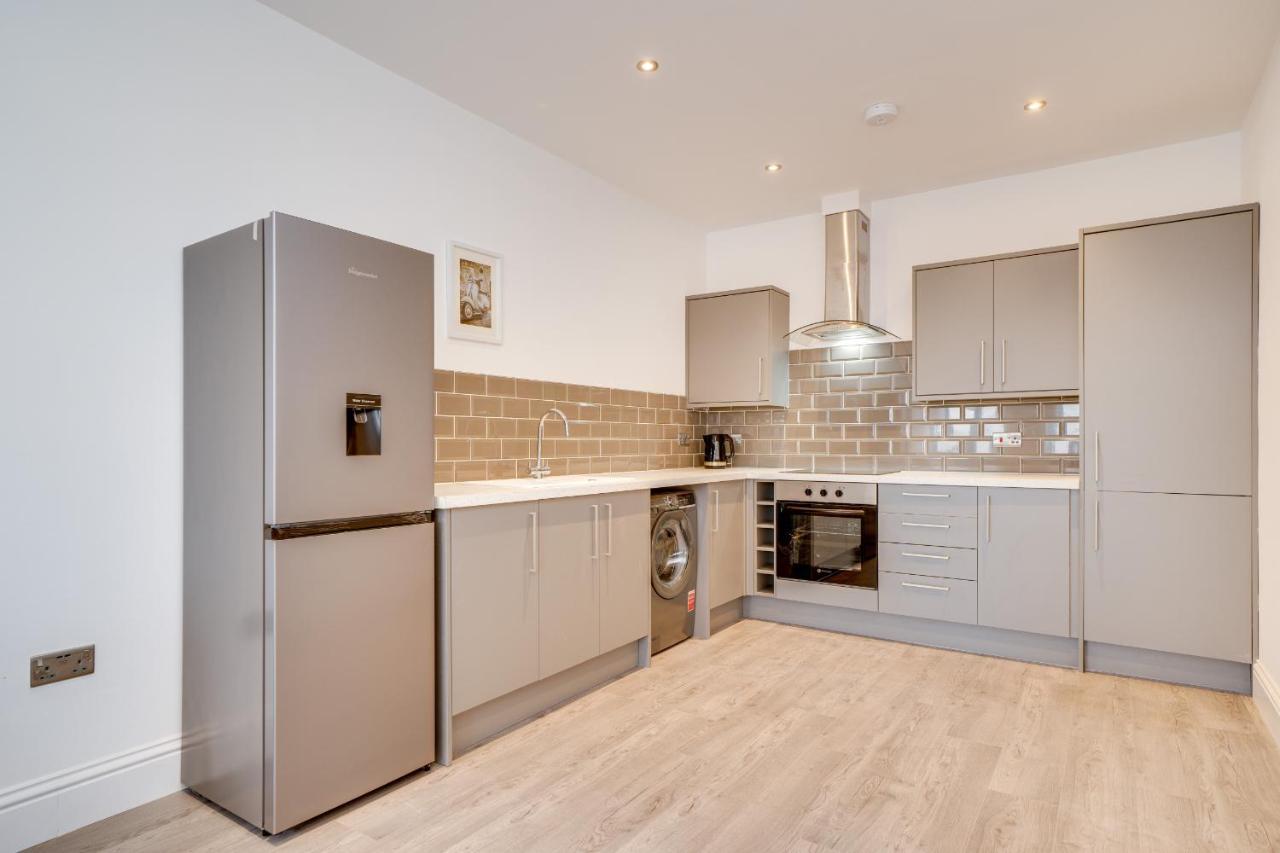 Town House Apartments Wakefield Exterior photo